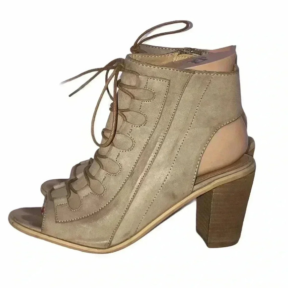 Very Volatile Tie Up Peep Toe Size 9 - Picture 1 of 8